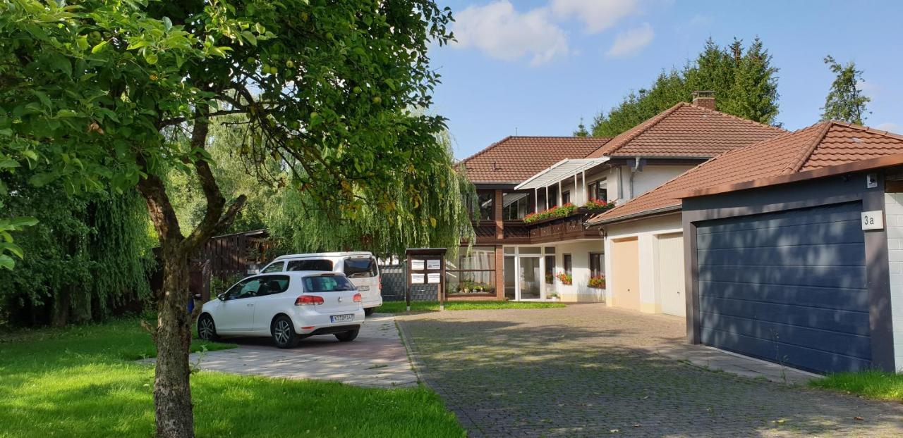 Froschkoenig Mit Teichblick Apartment Trendelburg Exterior photo